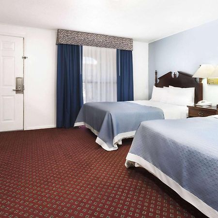 Travelodge By Wyndham Las Vegas Nm Exterior photo
