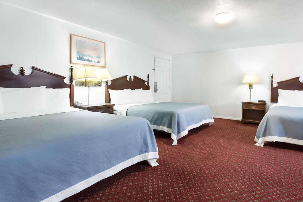 Travelodge By Wyndham Las Vegas Nm Room photo