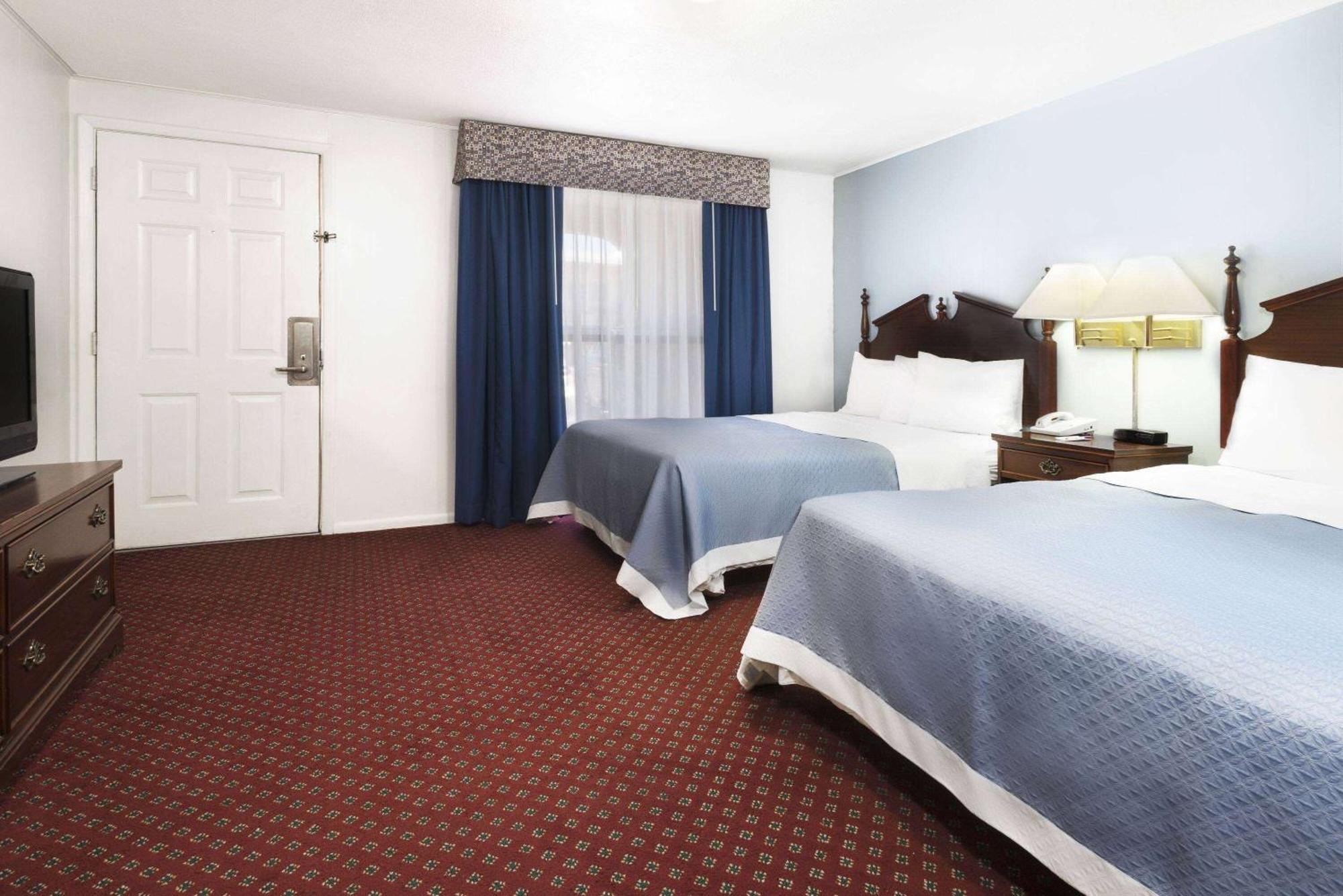 Travelodge By Wyndham Las Vegas Nm Exterior photo