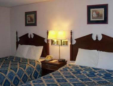 Travelodge By Wyndham Las Vegas Nm Exterior photo